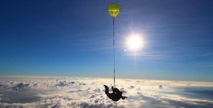 Saut en parachute sur la Côte d'Azur : une vue unique
